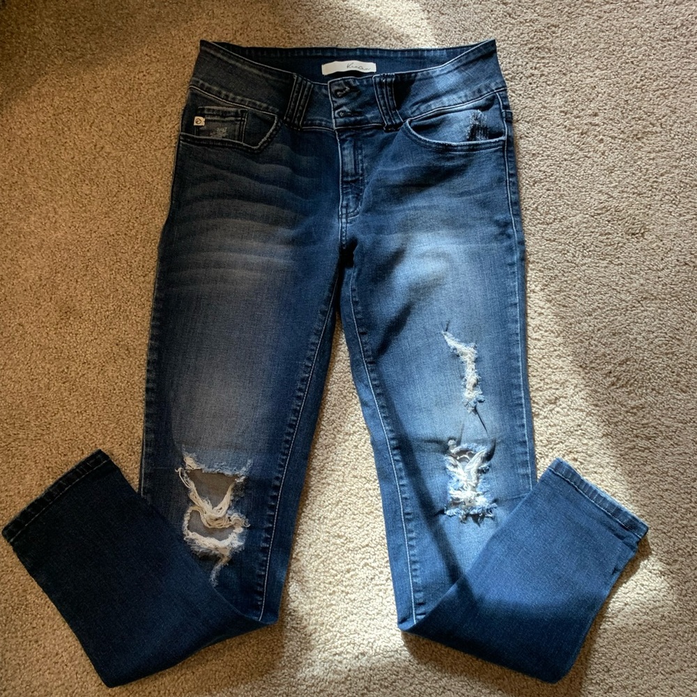 Distressed skinny jeans